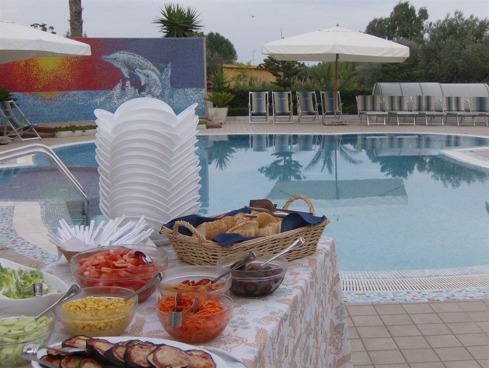 Hotel Marina Roseto Degli Abruzzi Exterior foto
