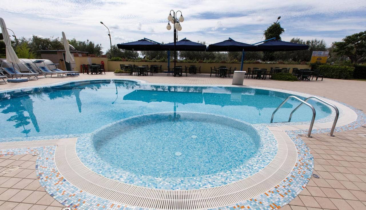 Hotel Marina Roseto Degli Abruzzi Exterior foto