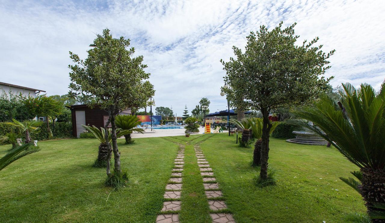 Hotel Marina Roseto Degli Abruzzi Exterior foto