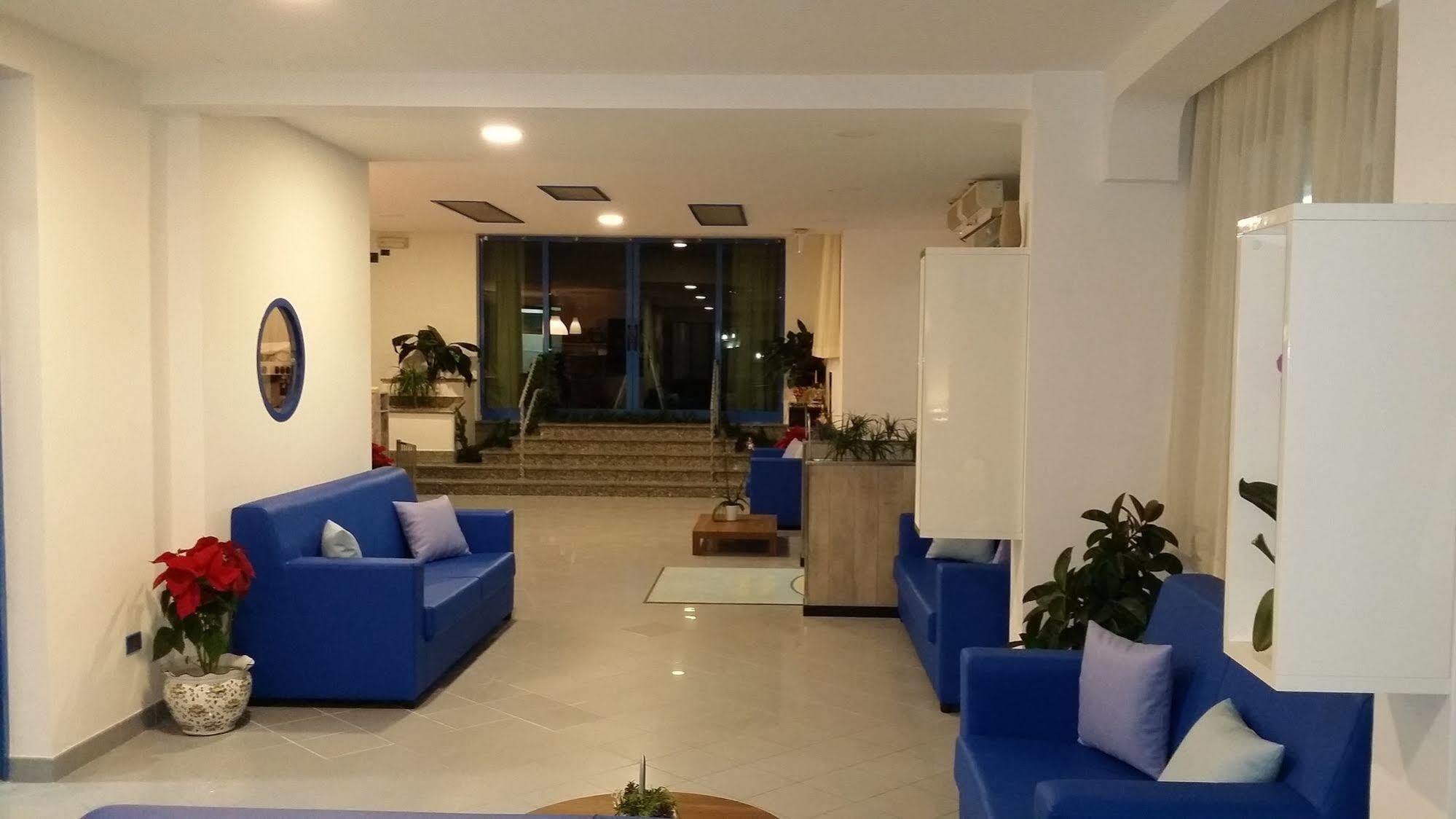 Hotel Marina Roseto Degli Abruzzi Exterior foto